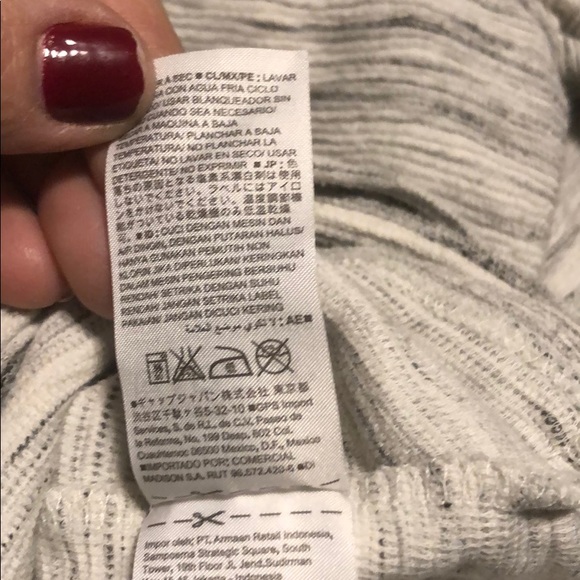 Used sweatershirt by old navy size S - Picture 7 of 8